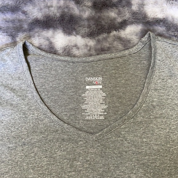 🌟Danskin Now Solid Gray Semi-Fitted V-Neck Short Sleeve Shirt Size XL/XG(16-18) - Picture 5 of 6